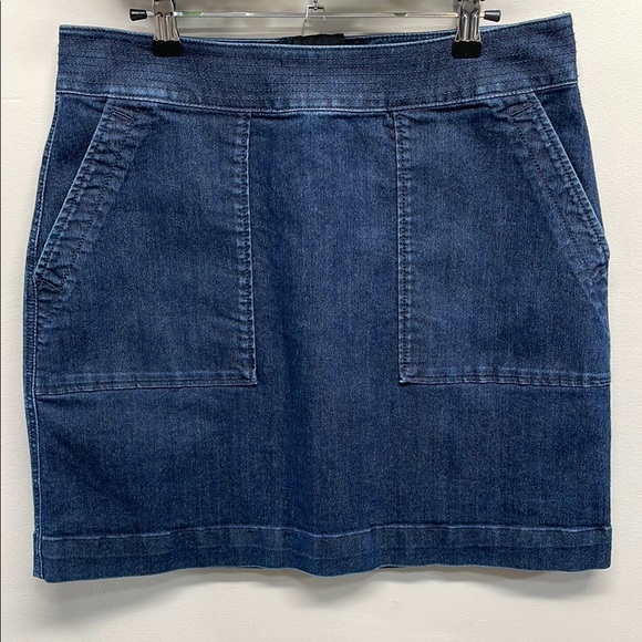 NWOT Loft Dark Wash Stretch Denim Patch Pocket Jeans Skirt 10 - Picture 1 of 11
